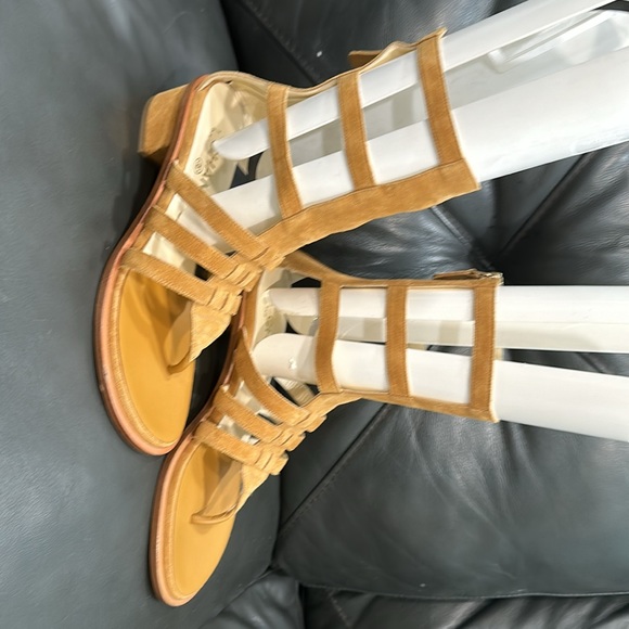 Chanel Gladiator Summer Strap Flat color Beige-Helens Chanel size 8D-38 - Picture 3 of 10